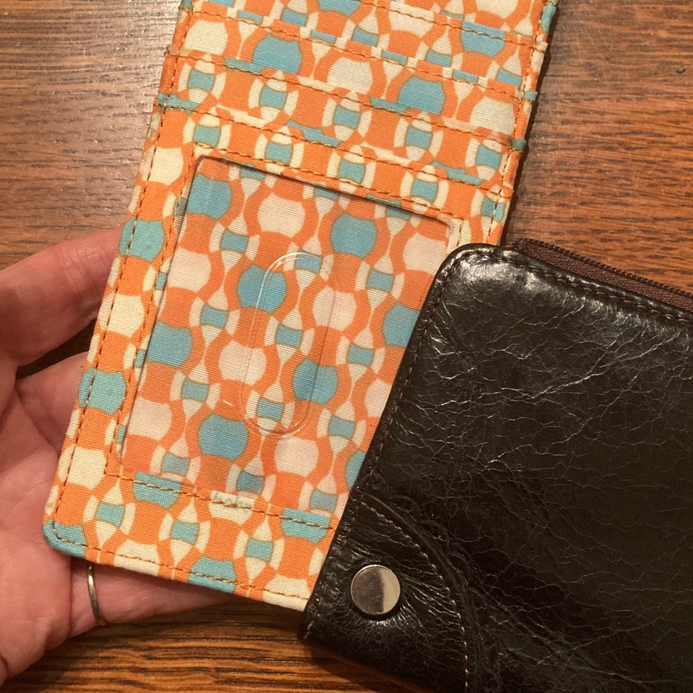 HOBO Dark Brown Leather Wallet with Zipper holds lots of cards. Side zip too. - Picture 9 of 14